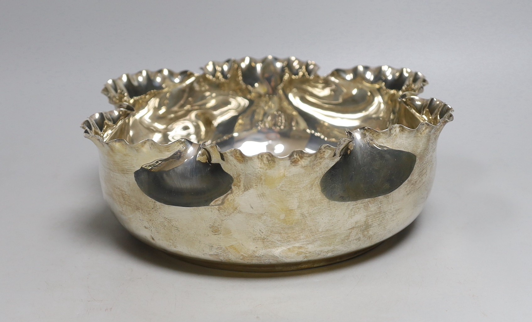 A late Victorian silver circular fruit bowl, with pinched wavy border, by Frederick Elkington, Birmingham, 1888, diameter 28cm, 22.9oz.